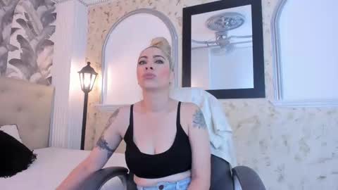 Snapshot of viktoria_davis_ chatting on 01-07-25, 03:44 Viktoria online show from 01-07-25, 03:44