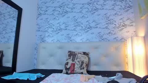 Snapshot of viktoria_davis_ chatting on 01-19-25, 04:01 Viktoria online show from 01-19-25, 04:01