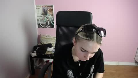 Snapshot of viktoria_lovely chatting on 05-05-26, 06:21 viktoria_lovely online show from 05-05-26, 06:21