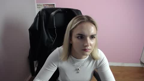 Snapshot of viktoria_lovely chatting on 06-12-26, 10:58 viktoria_lovely online show from 06-12-26, 10:58