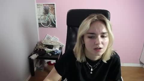 Snapshot of viktoria_lovely chatting on 06-19-26, 07:45 viktoria_lovely online show from 06-19-26, 07:45