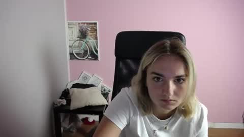 Snapshot of viktoria_lovely chatting on 07-20-26, 07:55 viktoria_lovely online show from 07-20-26, 07:55