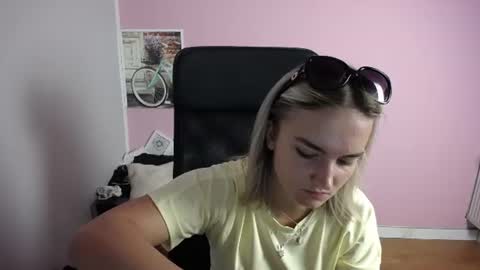 Snapshot of viktoria_lovely chatting on 07-22-26, 08:06 viktoria_lovely online show from 07-22-26, 08:06