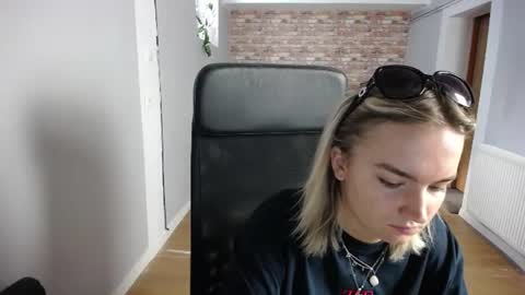 Snapshot of viktoria_lovely chatting on 07-29-26, 07:06 viktoria_lovely online show from 07-29-26, 07:06