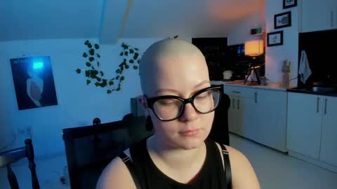 Snapshot of villyvici chatting on 04-27-26, 09:35 Villy online show from 04-27-26, 09:35