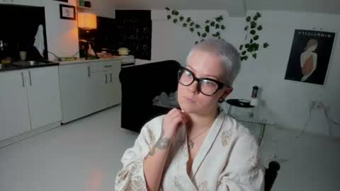 Snapshot of villyvici chatting on 06-21-26, 08:55 Villy online show from 06-21-26, 08:55