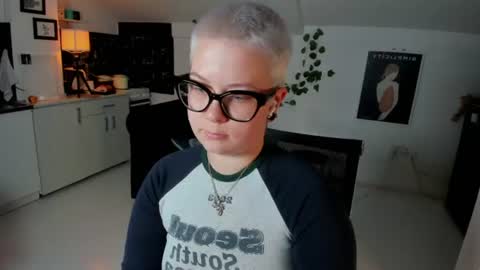 Snapshot of villyvici chatting on 06-22-26, 06:27 Villy online show from 06-22-26, 06:27