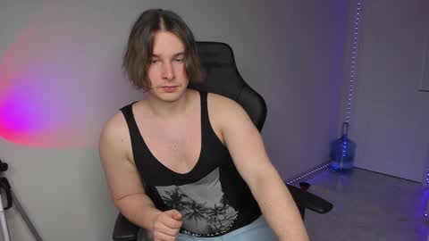 Snapshot of vincent__strong chatting on 12-13-24, 01:44 Vincent Strong online show from 12-13-24, 01:44