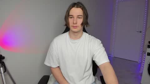 Snapshot of vincent__strong chatting on 12-21-24, 03:25 Vincent Strong online show from 12-21-24, 03:25