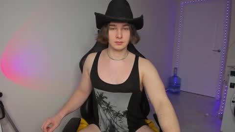 Snapshot of vincent__strong chatting on 01-08-25, 07:45 Vincent Strong online show from 01-08-25, 07:45