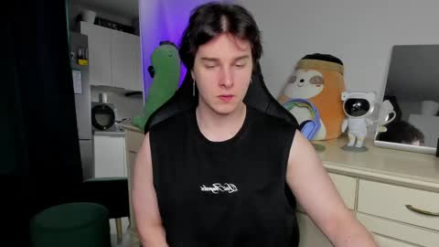 Vincent Strong online show from 04-25-26, 01:14