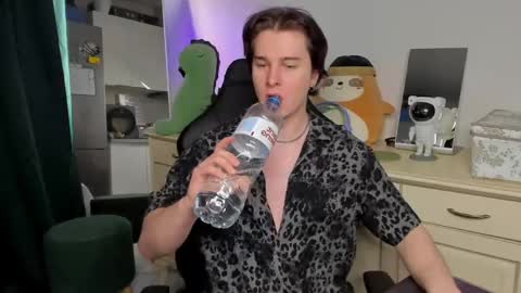 Vincent Strong online show from 05-10-26, 08:19