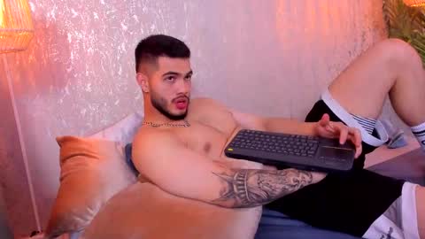 Snapshot of vincentblack_ chatting on 09-23-25, 04:26 Vincent online show from 09-23-25, 04:26