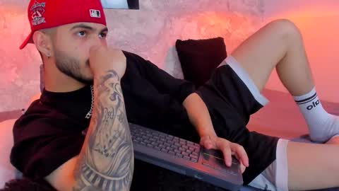 Snapshot of vincentblack_ chatting on 09-30-25, 04:17 Vincent online show from 09-30-25, 04:17