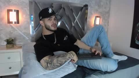 Snapshot of vincentblack_ chatting on 10-07-25, 03:25 Vincent online show from 10-07-25, 03:25