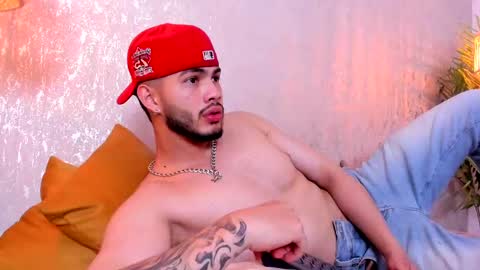 Snapshot of vincentblack_ chatting on 10-11-25, 04:44 Vincent online show from 10-11-25, 04:44