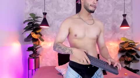 Snapshot of vincentblack_ chatting on 10-16-25, 04:13 Vincent online show from 10-16-25, 04:13