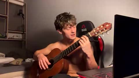 Snapshot of vincentprice69 chatting on 11-15-25, 10:04 vincentprice69 online show from 11-15-25, 10:04