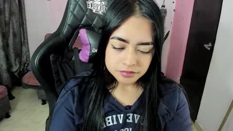 Daniela online show from 10-26-25, 03:34