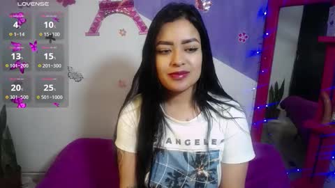 Snapshot of vio_let_ chatting on 01-19-26, 05:00 Daniela online show from 01-19-26, 05:00