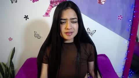 Snapshot of vio_let_ chatting on 02-09-26, 03:32 Daniela online show from 02-09-26, 03:32