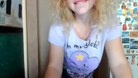 Snapshot of viodetta chatting on 09-27-25, 10:31 viodetta online show from 09-27-25, 10:31