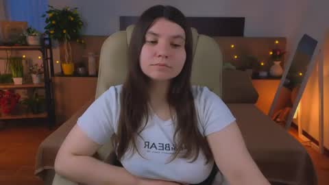 Snapshot of viola__shy chatting on 05-29-26, 01:58 Viola online show from 05-29-26, 01:58