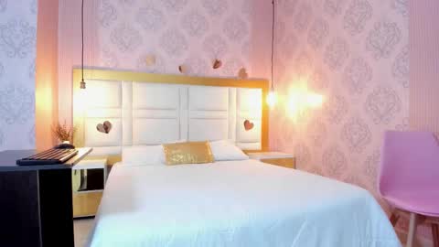 Snapshot of violet15petite chatting on 02-28-26, 11:55 Violet online show from 02-28-26, 11:55