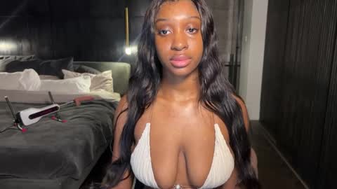 Snapshot of violet6xft chatting on 05-11-26, 04:04 Fantasy Black Girl online show from 05-11-26, 04:04