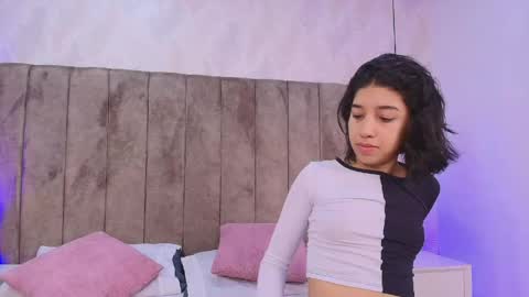 Snapshot of violet_606 chatting on 05-13-26, 12:13 Violeta online show from 05-13-26, 12:13