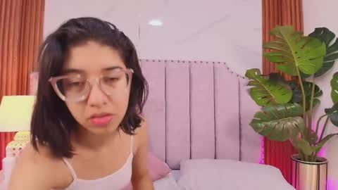 Snapshot of violet_606 chatting on 05-29-26, 01:09 Violeta online show from 05-29-26, 01:09