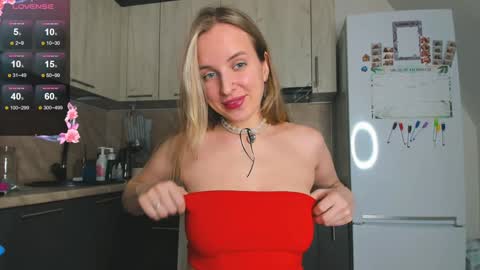 Snapshot of violet_blue_eyes chatting on 01-25-25, 02:03 Violet online show from 01-25-25, 02:03