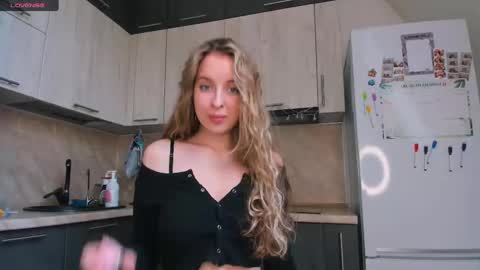 Snapshot of violet_blue_eyes chatting on 02-25-25, 01:39 Violet online show from 02-25-25, 01:39