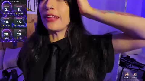 Snapshot of violet_jonesss chatting on 06-13-26, 04:27 Violet Jones online show from 06-13-26, 04:27