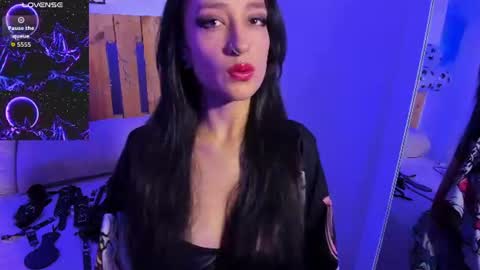 Snapshot of violet_jonesss chatting on 06-14-26, 04:31 Violet Jones online show from 06-14-26, 04:31