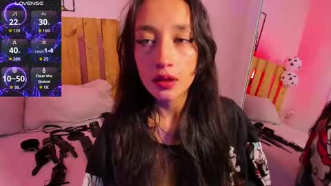 Snapshot of violet_jonesss chatting on 07-02-26, 05:19 Violet Jones online show from 07-02-26, 05:19