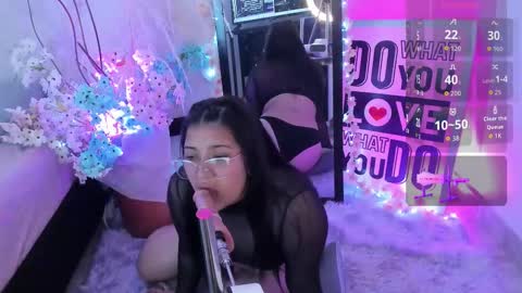 Snapshot of violet_monsalve chatting on 03-21-26, 02:20 Violet online show from 03-21-26, 02:20