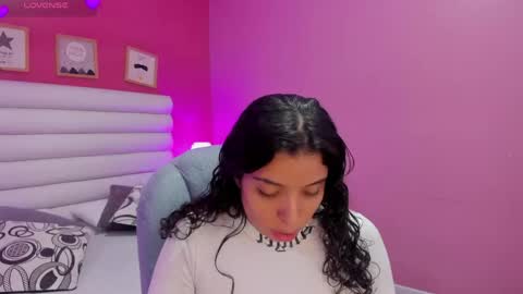 Snapshot of violet_sinclair chatting on 06-05-26, 11:38 violet_sinclair online show from 06-05-26, 11:38