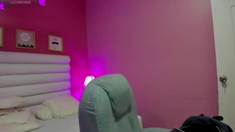 Snapshot of violet_sinclair chatting on 06-07-26, 11:14 violet_sinclair online show from 06-07-26, 11:14
