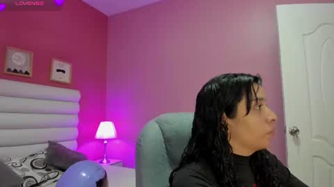 Snapshot of violet_sinclair chatting on 06-21-26, 11:02 violet_sinclair online show from 06-21-26, 11:02