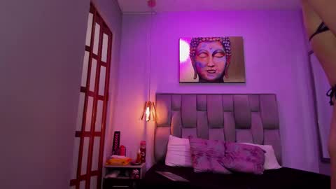 violet_storm_ online show from 12-15-25, 10:25