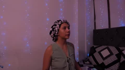 Snapshot of violeta_blaze1 chatting on 02-25-26, 10:36 Violeta online show from 02-25-26, 10:36