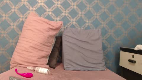 Snapshot of violeta_cute18 chatting on 12-17-24, 01:07 Violeta online show from 12-17-24, 01:07