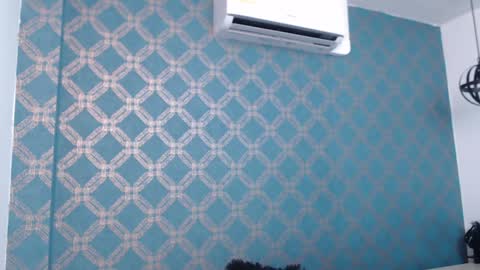 Snapshot of violeta_cute18 chatting on 01-15-25, 01:23 Violeta online show from 01-15-25, 01:23