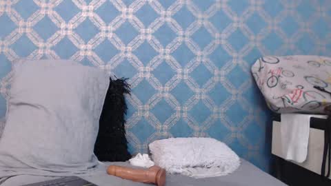 Snapshot of violeta_cute18 chatting on 01-15-25, 10:13 Violeta online show from 01-15-25, 10:13