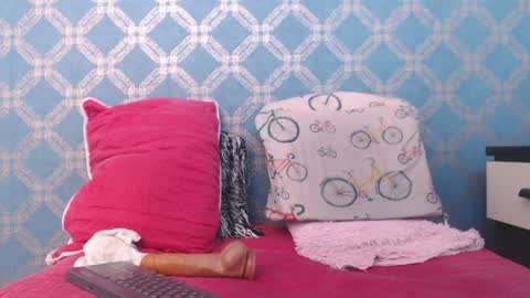 Snapshot of violeta_cute18 chatting on 01-24-25, 01:13 Violeta online show from 01-24-25, 01:13