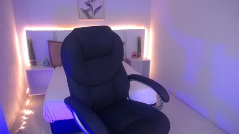 Snapshot of violeta_leon chatting on 12-19-24, 03:51 Violeta leon online show from 12-19-24, 03:51