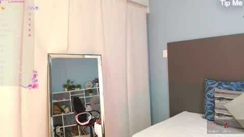 Snapshot of violeta_leon chatting on 10-17-25, 04:04 Violeta leon online show from 10-17-25, 04:04