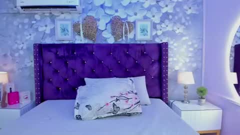 Snapshot of violeta_medina chatting on 07-11-26, 03:53 violeta_medina online show from 07-11-26, 03:53