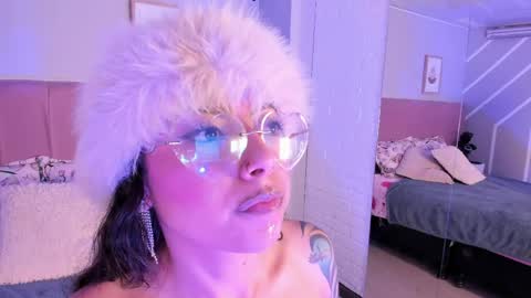 Snapshot of violeta_muns chatting on 06-05-26, 06:35 Violeta online show from 06-05-26, 06:35